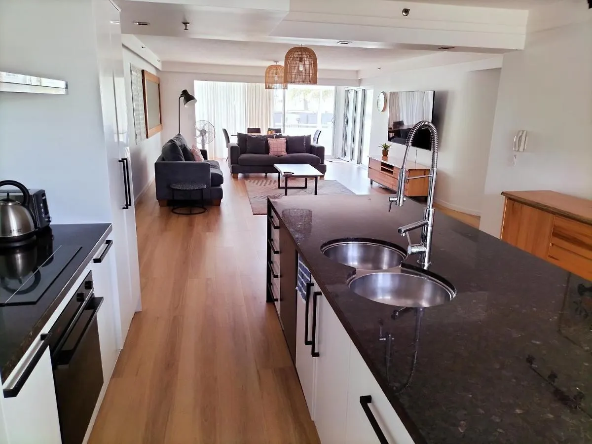 Marriner Views Aparthotel Χρυσή Ακτή