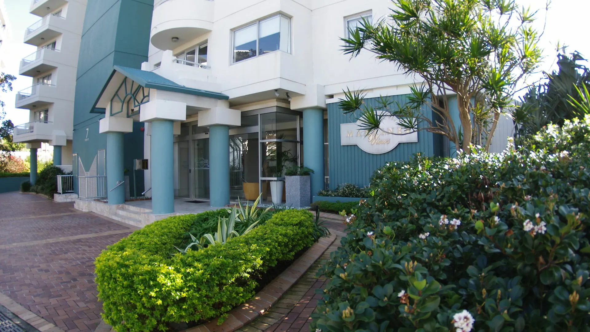 Marriner Views Aparthotel Χρυσή Ακτή